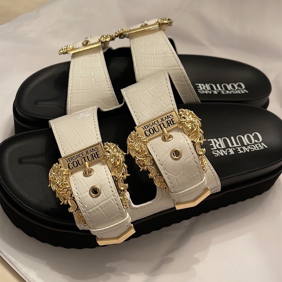 ‼️‼️‼️SOLD‼️‼️‼️Versace Jeans Couture white Baroque Buckle Beach Sandal EUR 37 U - Picture 3 of 8